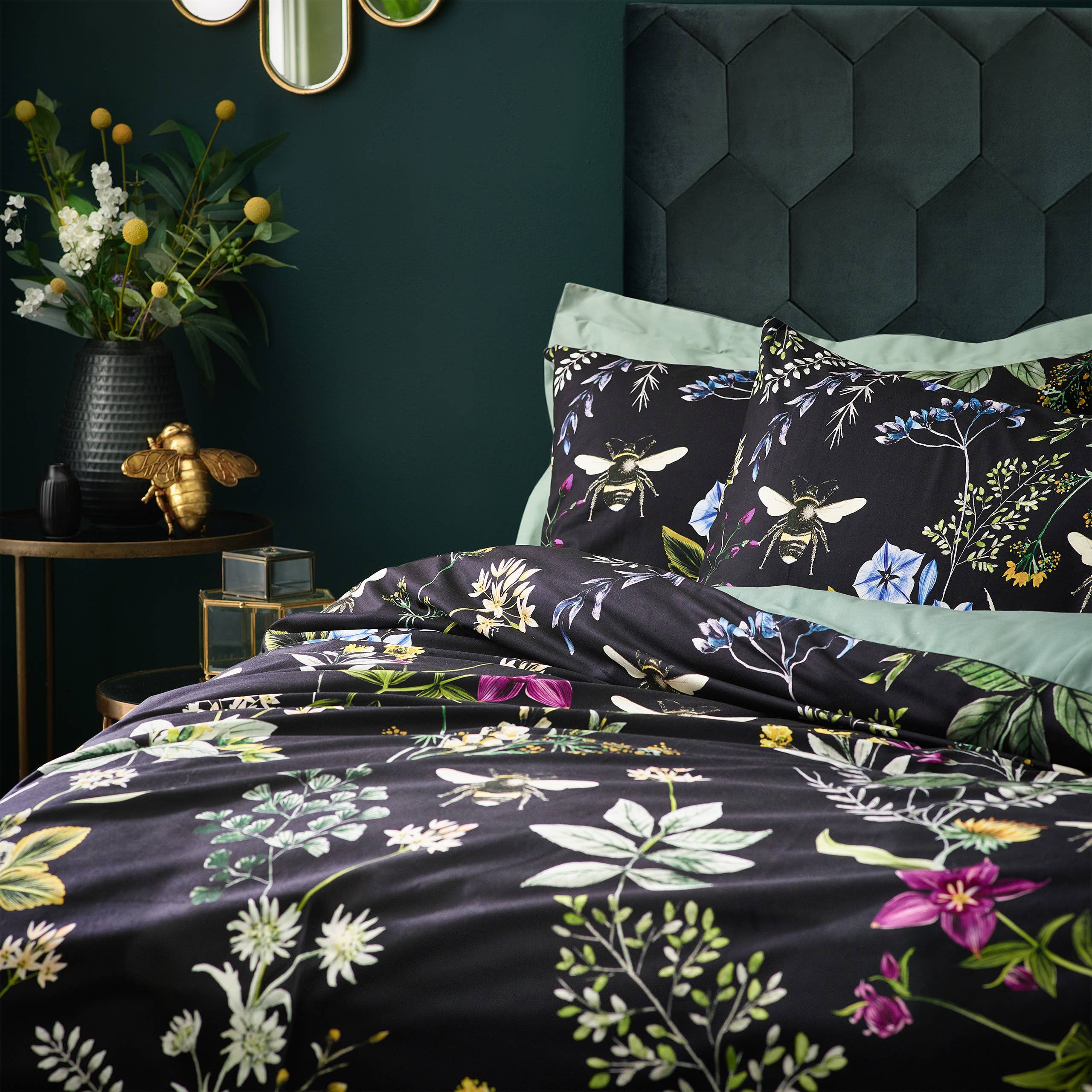 Bettbezug-Set Midnight Bee aus Samt mit Blumenmuster, Schwarz: Schwarz / Einzel