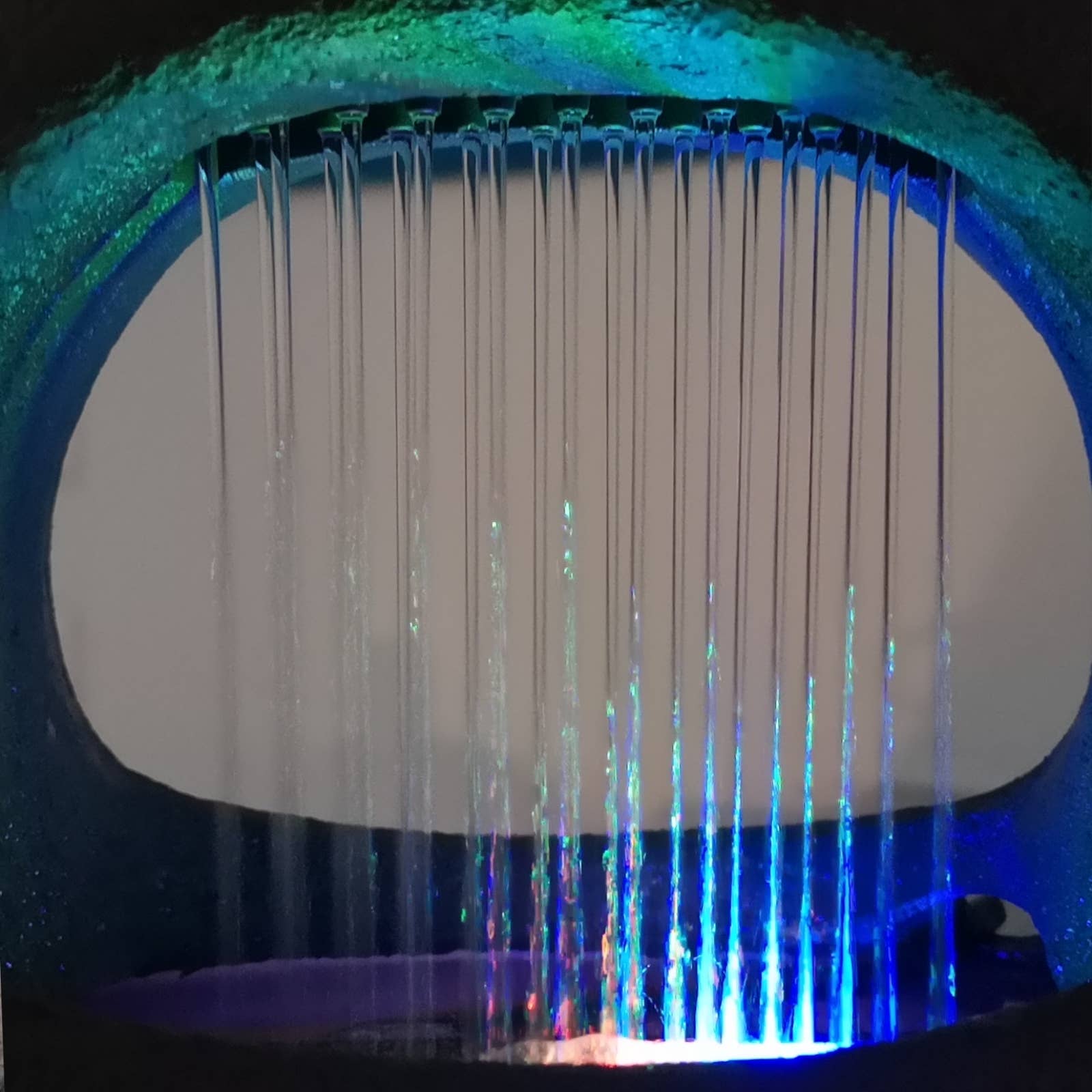 Wasserspender Cesta - Moderner Stil und Farbige Beleuchtung