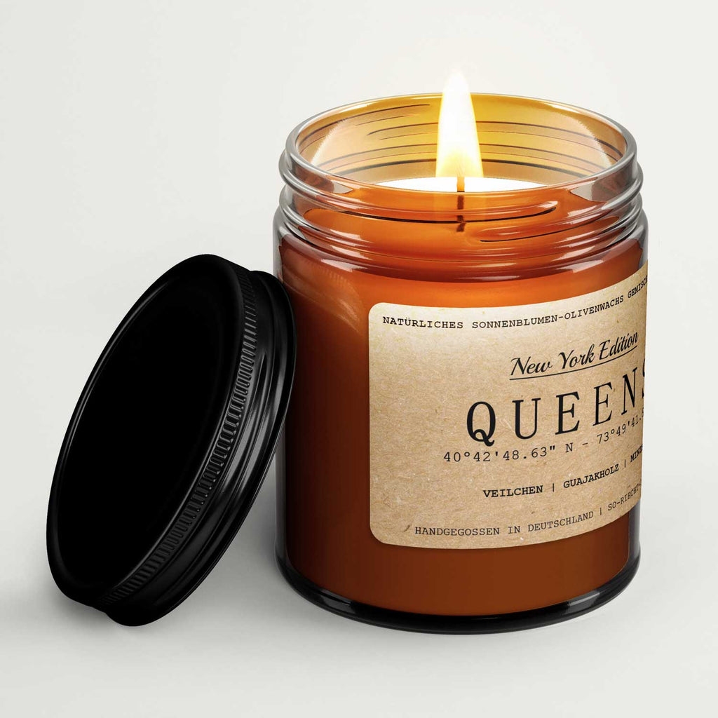 Queens – Świeca zapachowa | Fiołek • Guajakowiec • Mięta (New York Edition)