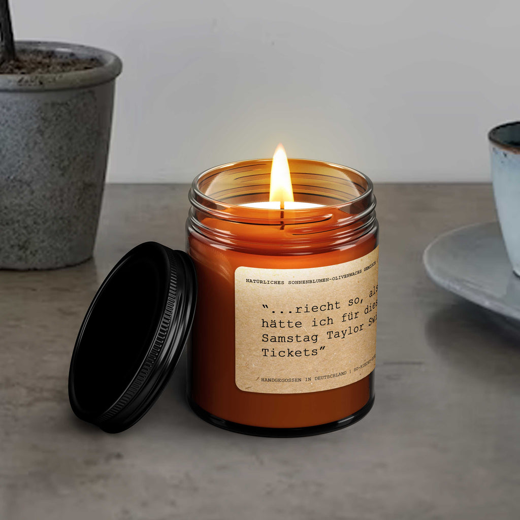 Pachnie tak, jakbyś miał bilety na Taylor Swift – zabawna świeca dla fanów  Prezent dla niej | Taylor Swift Fan | Prezent dla dziewczyny | Urodziny  240 ml – 450 g naturalnego, ekologicznego wosku