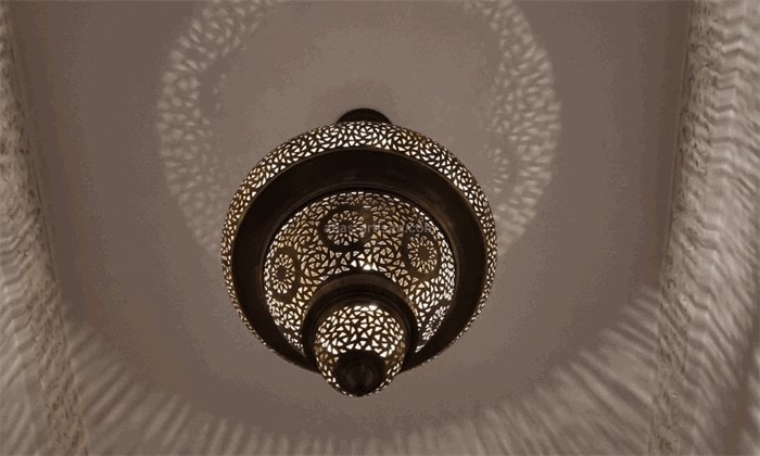 Lustre Salon – Ręcznie Wykonany Miedziany Żyrandol o Eleganckim, Vintage’owym Charakterze