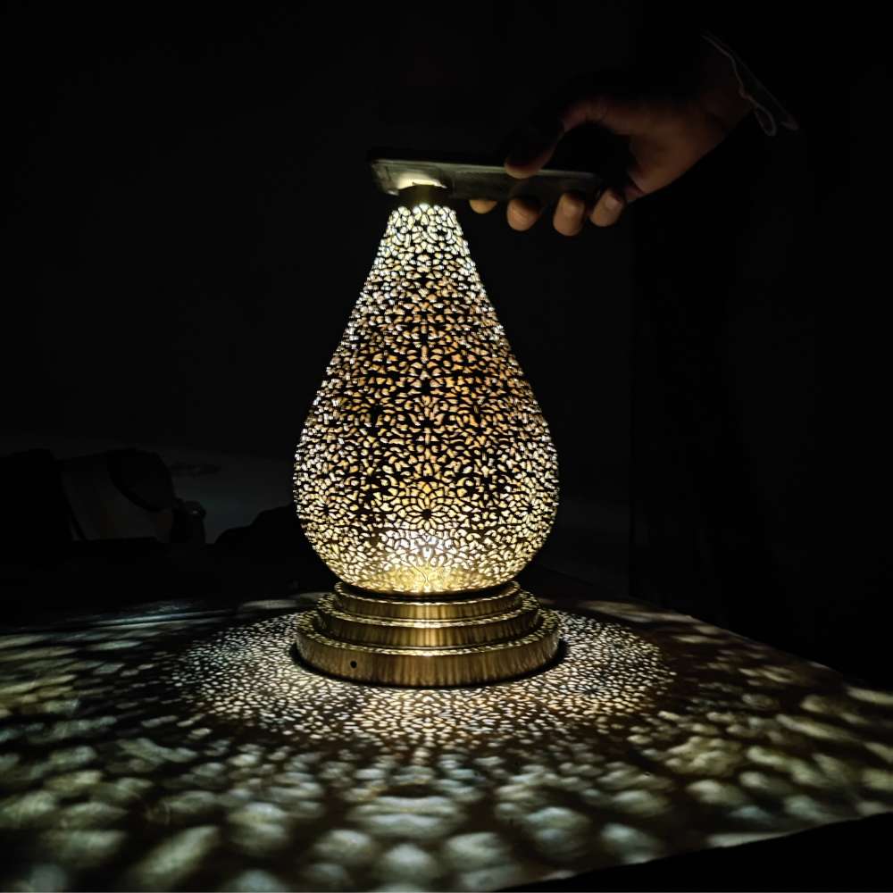 Veilleuse Casa – Ręcznie Rzeźbiona Miedziana Lampka Nocna o Orientalnym Charakterze